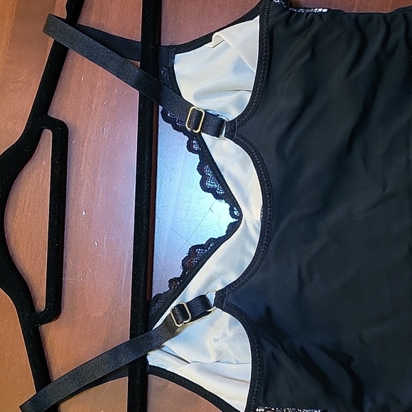 Never Worn Lace bodysuit - Picture 6 of 7